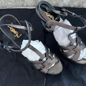 Beautiful YSL comfort collection on shiny silver. Num 42